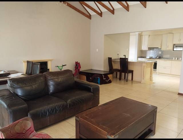 3 BEDROOM DUET TO LET IN HILLSIDE